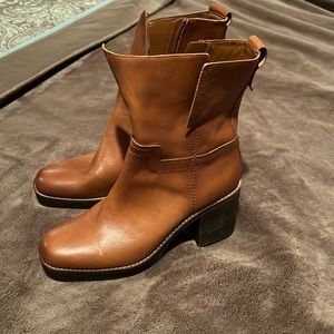 Women’s Franco Sarto size 9 brown boots.